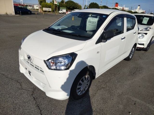 9327 Daihatsu Mira e s LA350S 2018 г. (LUM Kobe Nyusatsu)